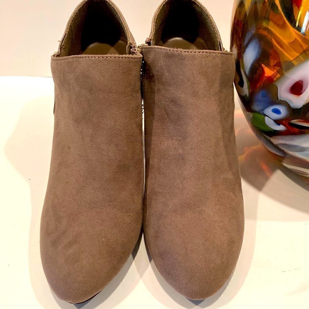 London Fog Tan Ankle Booties Size 8.5